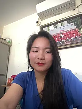 Bee Yellow00 online show from 04/04/26, 02:40