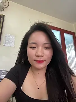 Bee Yellow00 online show from 06/02/26, 06:02