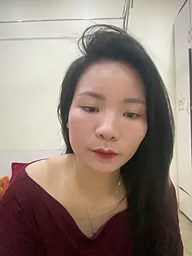 Bee Yellow00 online show from 03/31/26, 04:47