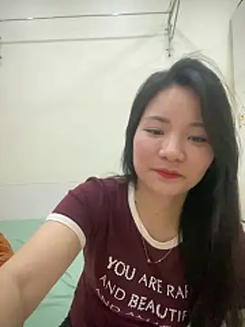 Bee Yellow00 online show from 03/27/26, 04:54