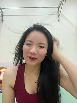 Bee Yellow00 online show from 05/20/26, 04:53