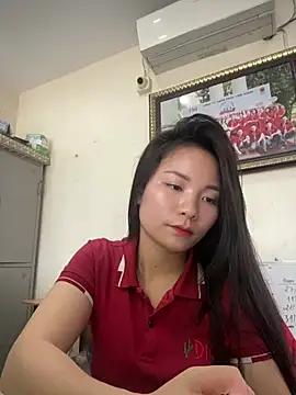 Bee Yellow00 online show from 03/25/26, 08:46