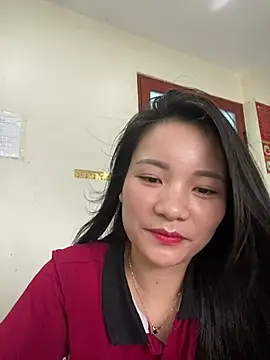 Snapshot of Bee_Yellow00 chatting on 06/30/26, 04:23 Bee Yellow00 online show from 06/30/26, 04:23