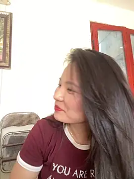 Bee Yellow00 online show from 05/26/26, 04:10
