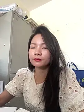 Bee Yellow00 online show from 05/30/26, 02:51