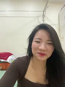 Bee Yellow00 online show from 05/07/26, 04:28