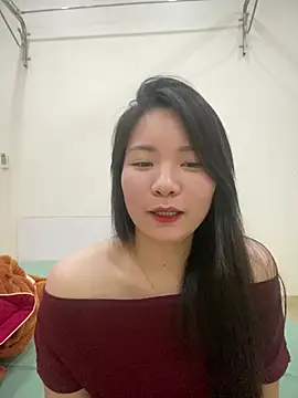 Bee Yellow00 online show from 03/24/26, 04:45