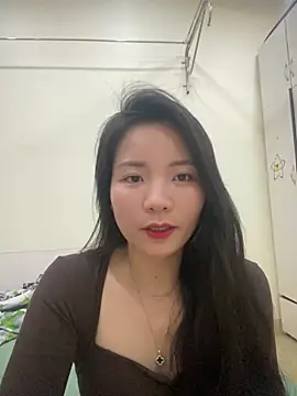 Bee Yellow00 online show from 04/06/26, 04:19