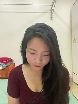Bee Yellow00 online show from 05/06/26, 04:38