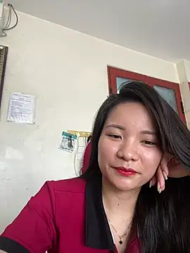 Snapshot of Bee_Yellow00 chatting on 06/16/26, 01:49 Bee Yellow00 online show from 06/16/26, 01:49