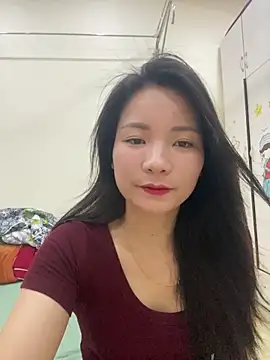 Bee Yellow00 online show from 05/08/26, 04:38