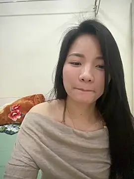 Bee Yellow00 online show from 04/07/26, 04:58