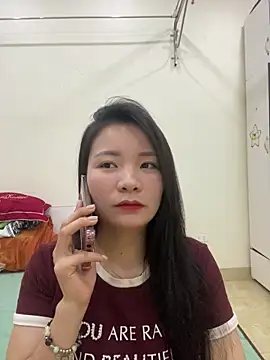 Bee Yellow00 online show from 05/11/26, 04:47