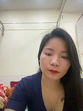 Bee Yellow00 online show from 03/30/26, 05:09
