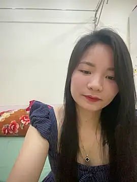 Bee Yellow00 online show from 04/03/26, 04:52
