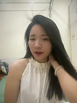 Bee Yellow00 online show from 05/04/26, 04:38