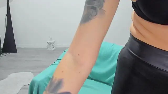 Arya Anna online show from 10/25/25, 04:11