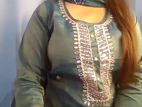 Snapshot of QUEEN_SUKU__ chatting on 10/24/25, 05:39 QUEEN SUKU   online show from 10/24/25, 05:39