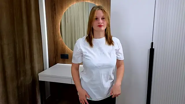 Snapshot of NickyMesler chatting on 10/28/25, 04:39 NickyMesler online show from 10/28/25, 04:39