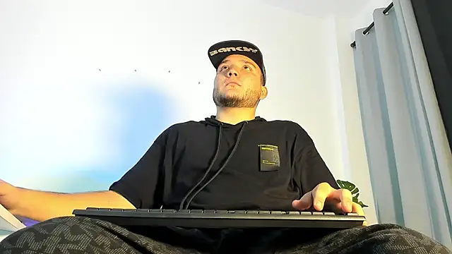 Noctambulo 1 online show from 10/27/25, 02:40