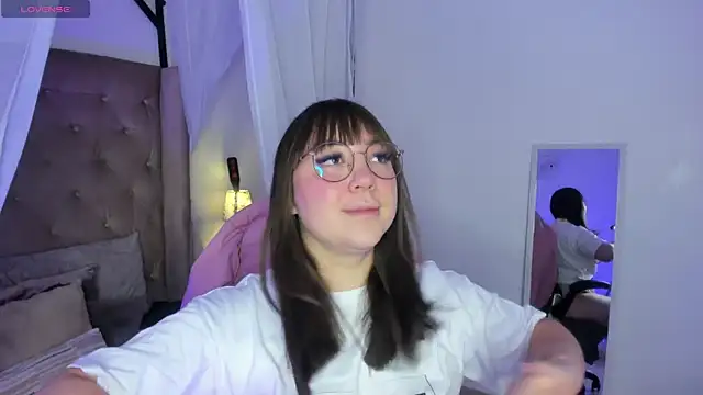 Snapshot of Myla_mayfield chatting on 11/30/25, 11:55 Myla mayfield online show from 11/30/25, 11:55