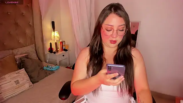 Snapshot of Myla_mayfield chatting on 11/27/25, 11:43 Myla mayfield online show from 11/27/25, 11:43