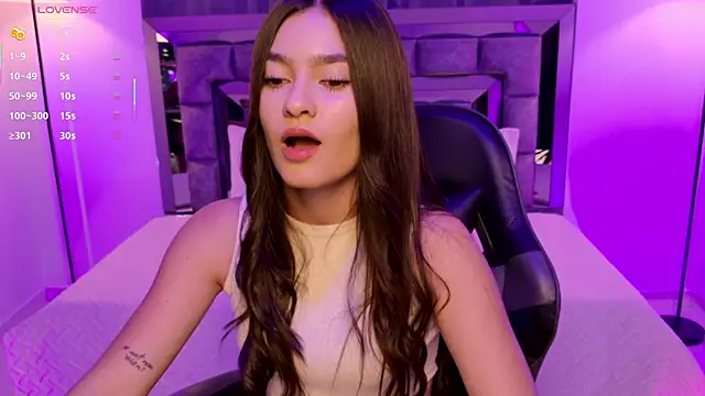 Bella Clark2 online show from 10/30/25, 02:21