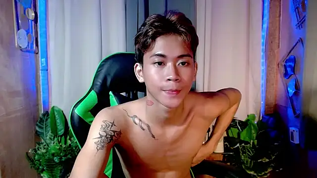 Snapshot of AsianCuteGuy21 chatting on 11/14/25, 03:48 AsianCuteGuy21 online show from 11/14/25, 03:48