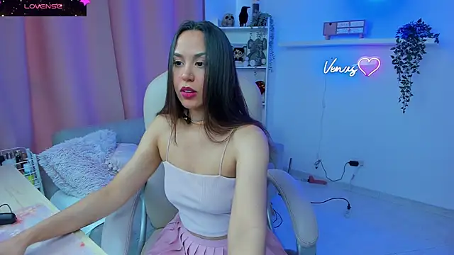 Snapshot of VenusIsLove_ chatting on 09/26/25, 06:59 VenusIsLove online show from 09/26/25, 06:59