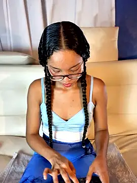 Snapshot of GiselleVice chatting on 12/19/25, 08:22 GiselleVice online show from 12/19/25, 08:22