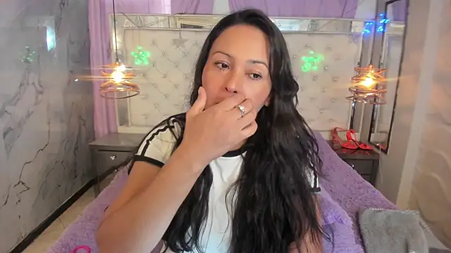 Melissa-roberts online show from 12/16/25, 03:38