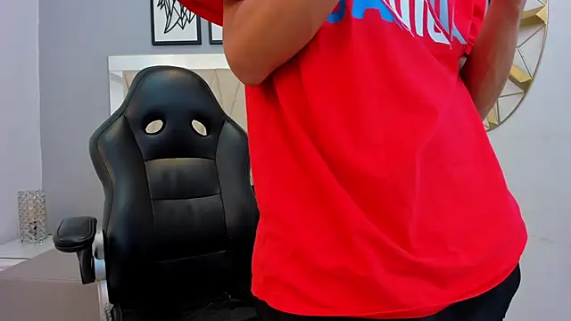 Snapshot of adams_bobby chatting on 12/05/25, 11:53 adams bobby online show from 12/05/25, 11:53