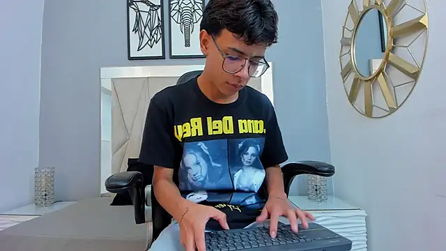 Snapshot of adams_bobby chatting on 01/09/26, 11:28 adams bobby online show from 01/09/26, 11:28