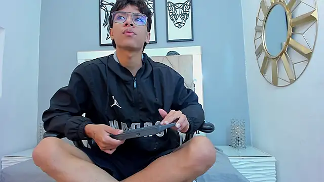 Snapshot of adams_bobby chatting on 12/22/25, 11:43 adams bobby online show from 12/22/25, 11:43