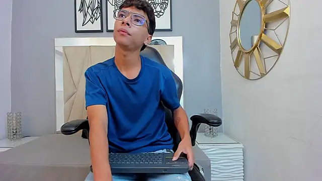 Snapshot of adams_bobby chatting on 01/12/26, 11:17 adams bobby online show from 01/12/26, 11:17