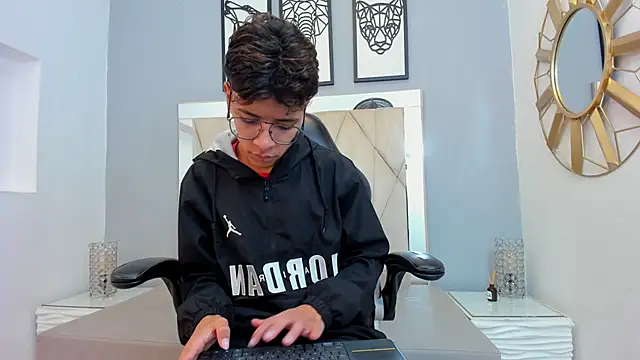 Snapshot of adams_bobby chatting on 12/14/25, 11:38 adams bobby online show from 12/14/25, 11:38