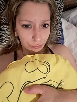 Snapshot of Katyfoxie chatting on 10/27/25, 03:51 Katyfoxie online show from 10/27/25, 03:51