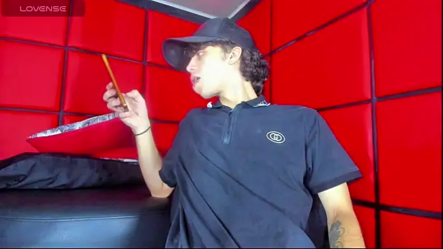 Snapshot of Khalid16_ chatting on 10/29/25, 02:16 Khalid16  online show from 10/29/25, 02:16