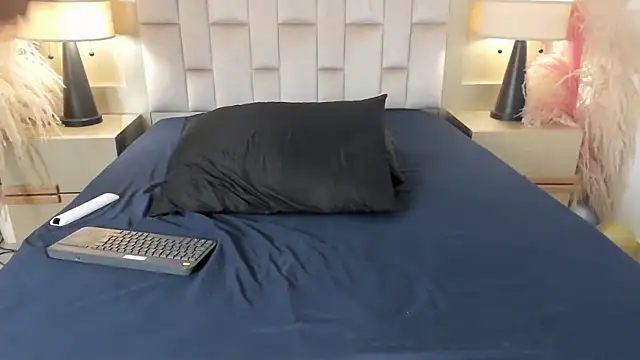 Snapshot of MaroxCute chatting on 11/14/25, 05:05 MaroxCute online show from 11/14/25, 05:05