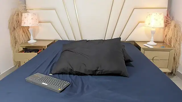 Snapshot of MaroxCute chatting on 11/25/25, 11:27 MaroxCute online show from 11/25/25, 11:27