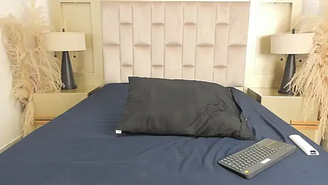 Snapshot of MaroxCute chatting on 11/24/25, 07:03 MaroxCute online show from 11/24/25, 07:03