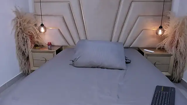 Snapshot of MaroxCute chatting on 11/20/25, 11:33 MaroxCute online show from 11/20/25, 11:33