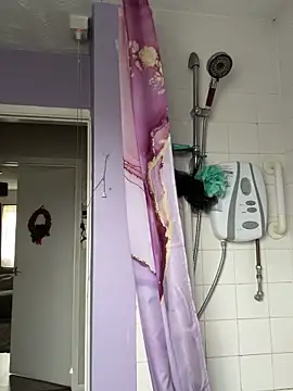 Snapshot of BubblesLovexox chatting on 12/21/25, 12:51 BubblesLovexox online show from 12/21/25, 12:51