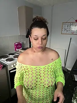 Snapshot of BubblesLovexox chatting on 02/16/26, 04:16 BubblesLovexox online show from 02/16/26, 04:16