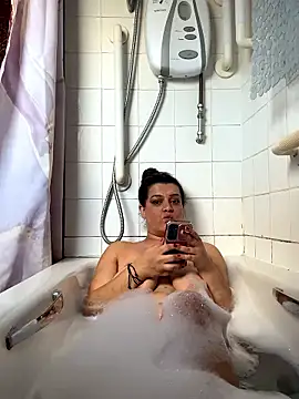 Snapshot of BubblesLovexox chatting on 01/16/26, 01:59 BubblesLovexox online show from 01/16/26, 01:59