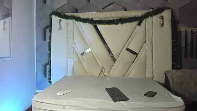 salome mio online show from 12/16/25, 01:48