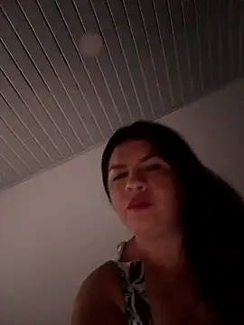 kari 24 online show from 11/04/25, 11:47