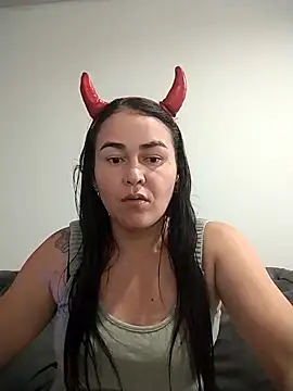 adria0011 online show from 11/04/25, 01:04