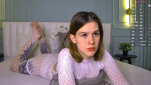 LoraPuffs online show from 02/07/26, 04:37