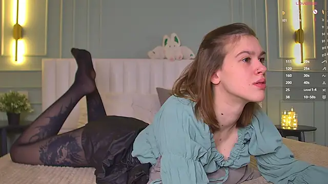 LoraPuffs online show from 02/16/26, 04:05